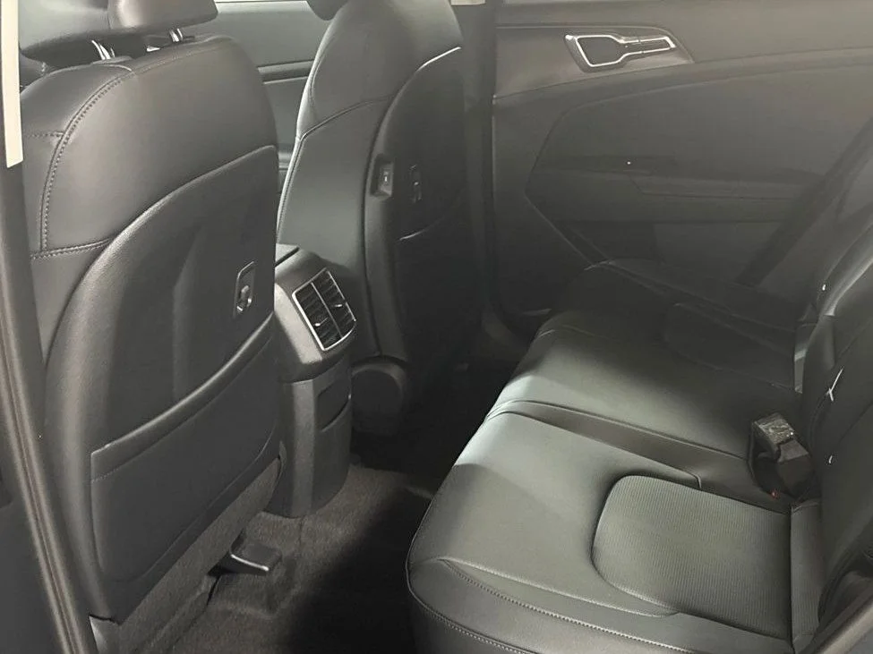 New 2026 Snow White Pearl Kia EX image 5