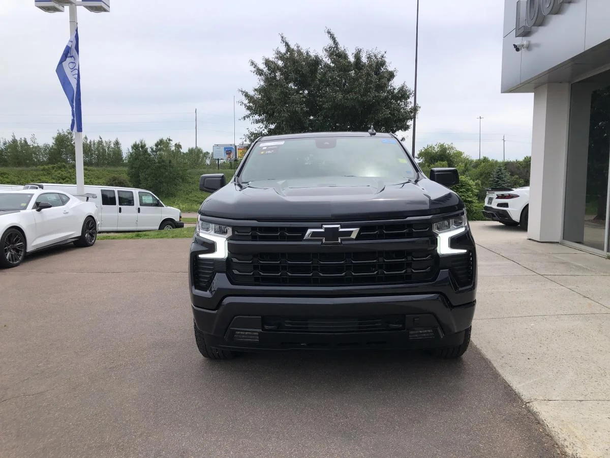 Used 2022 Grey Chevrolet 4WD Crew Cab 147" RST w/ Z71 image 3
