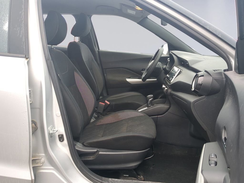 Used 2018 Silver Nissan SV image 18