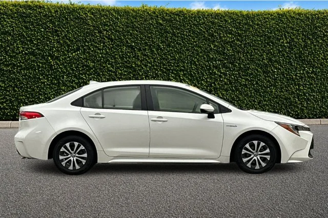 Used 2020 White Toyota LE image 2