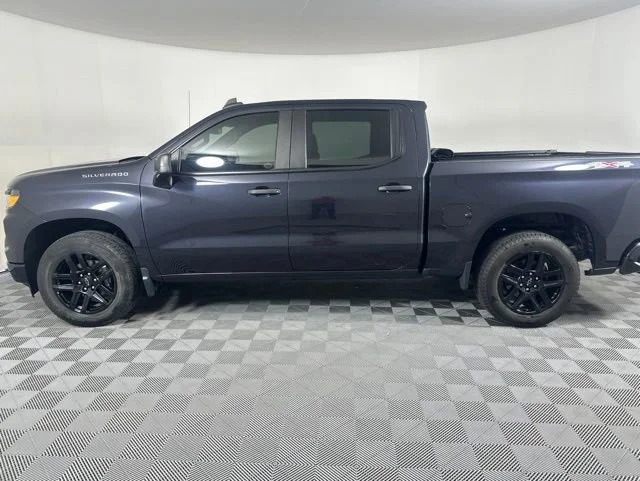 Used 2022 Dark Ash Metallic Chevrolet Custom image 5