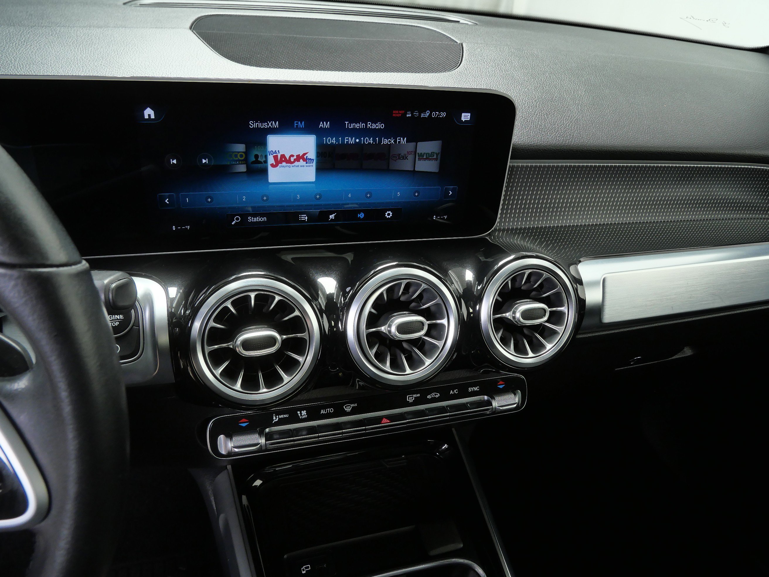 Certified Used 2021 Polar White Mercedes-Benz GLB 250 image 19