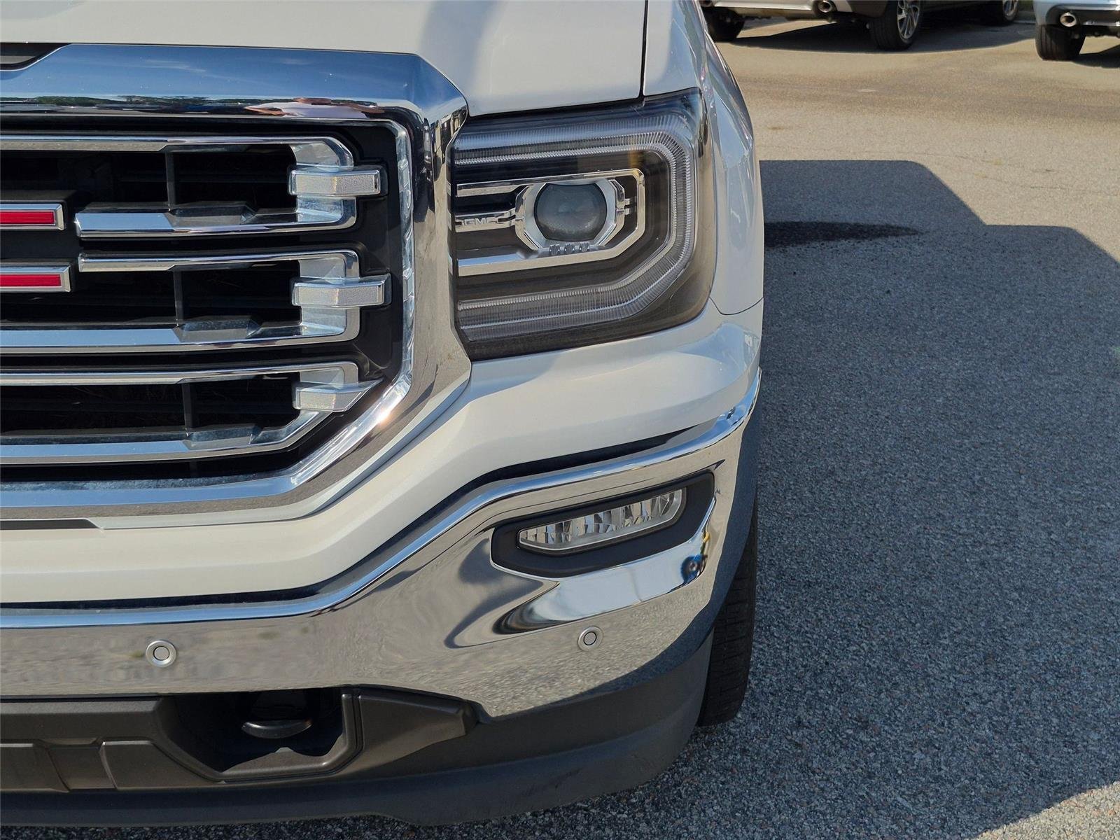 Used 2017 White Frost Tricoat GMC SLT image 10