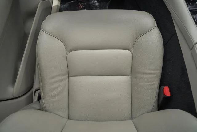 Used 2023 Crystal White Volvo Plus image 30