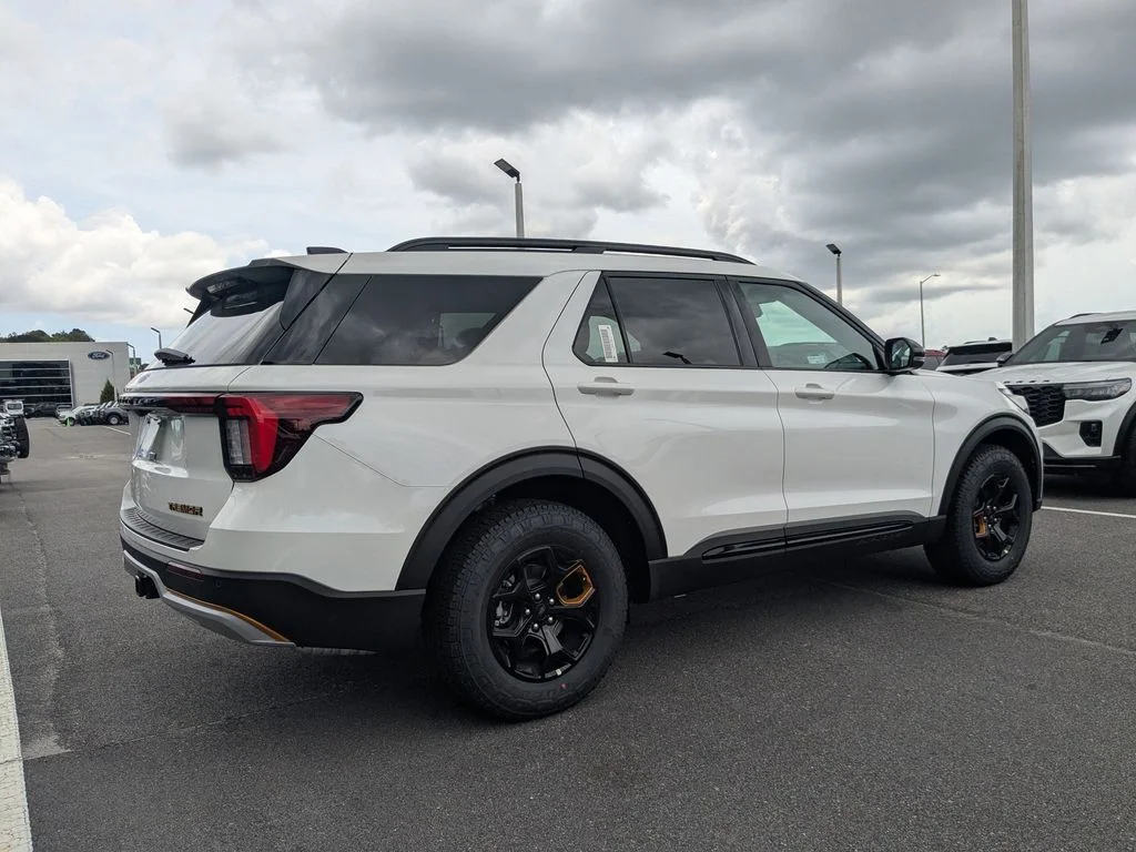New 2026 Star White Metallic Tri-Coat Ford Tremor image 4