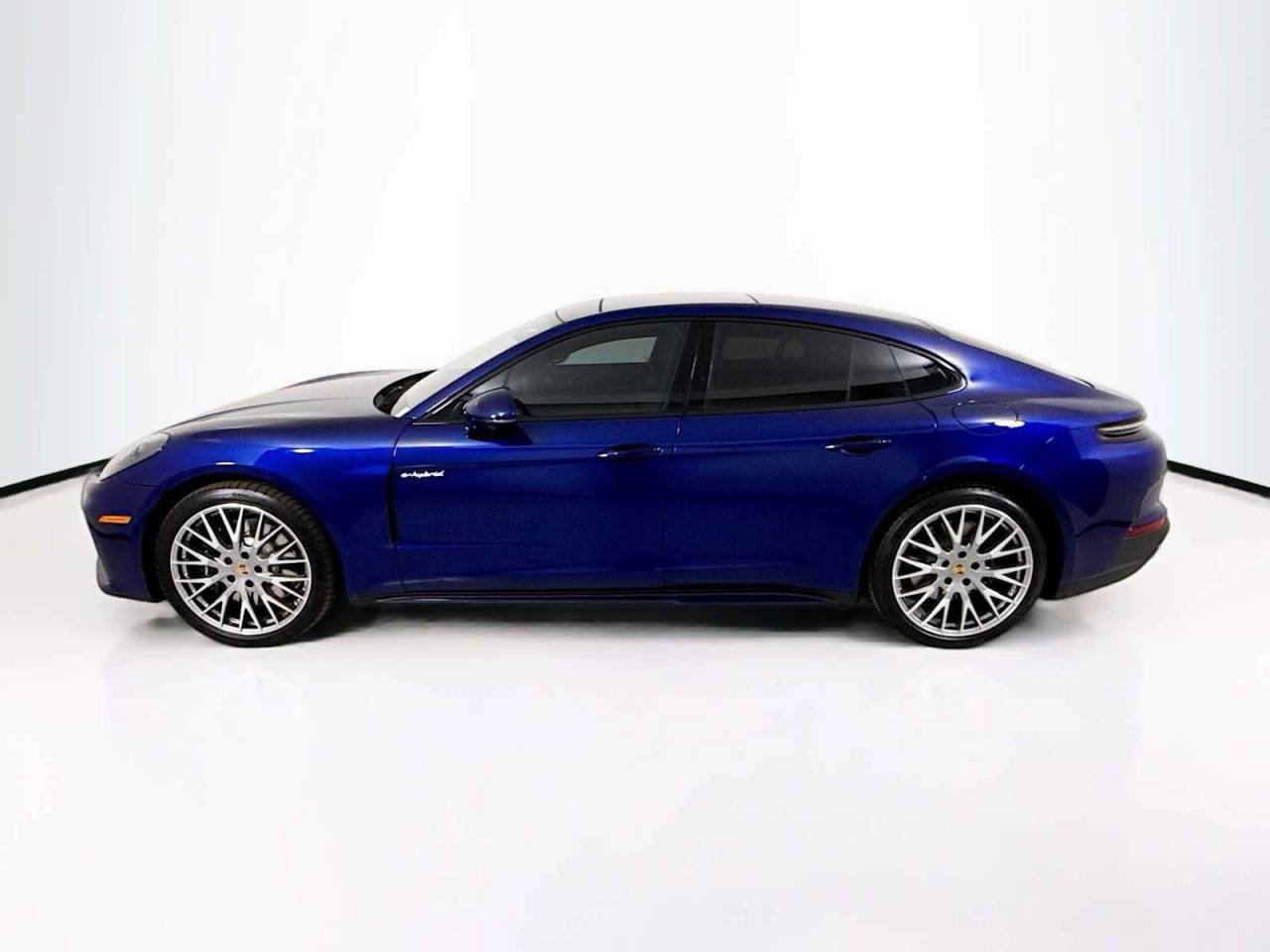 2026 Porsche Panamera 4 E-Hybrid - Photo 2