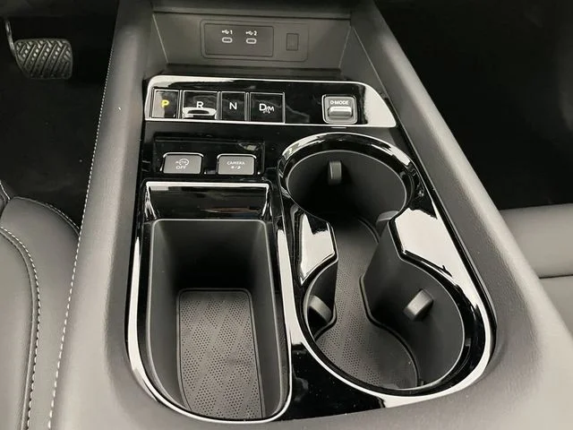 New 2025 Everest White TriCoat Nissan SV image 27