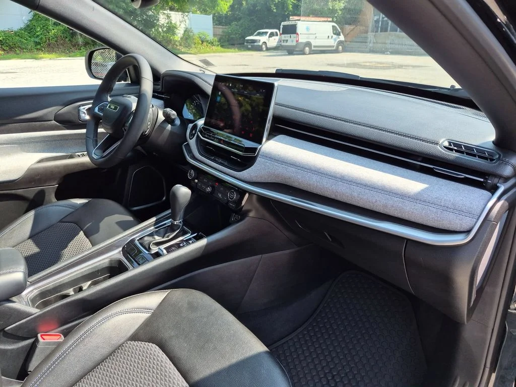Used 2024 Black Jeep Latitude image 24