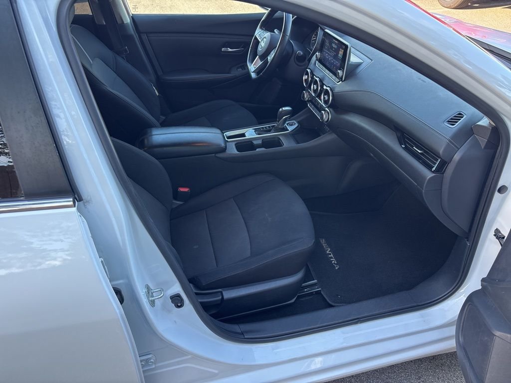 Used 2022 White Nissan SV image 39