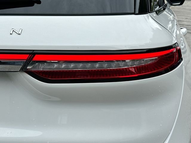 Used 2023 White Lincoln Reserve image 32