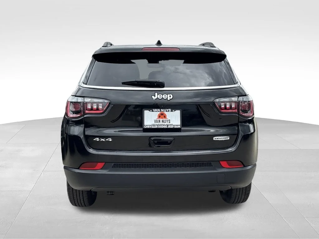 Certified Used 2024 Diamond Black Jeep Latitude image 6
