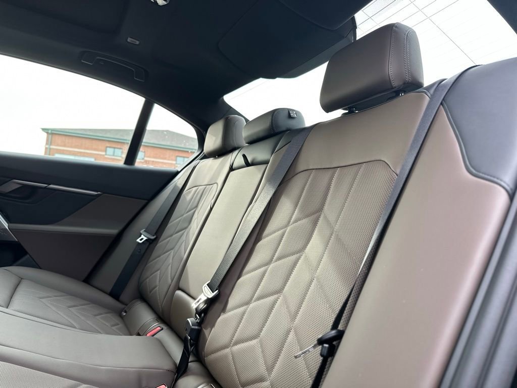 New 2026 Black Sapphire Metallic BMW 530i xDrive image 21