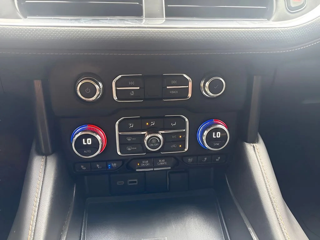 Used 2024 White GMC AT4 image 10