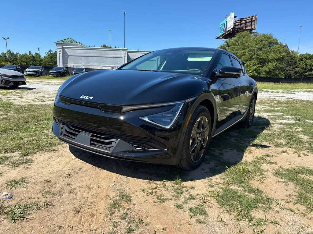 New 2025 Black Kia Light image 7