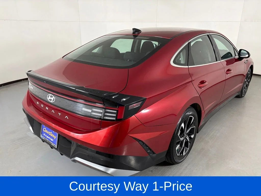 Used 2025 Red Hyundai SEL image 11