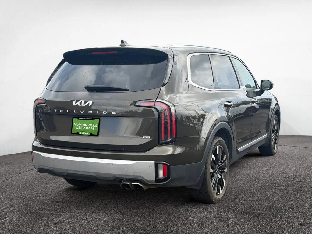 Used 2023 Green Kia SX-Prestige image 5