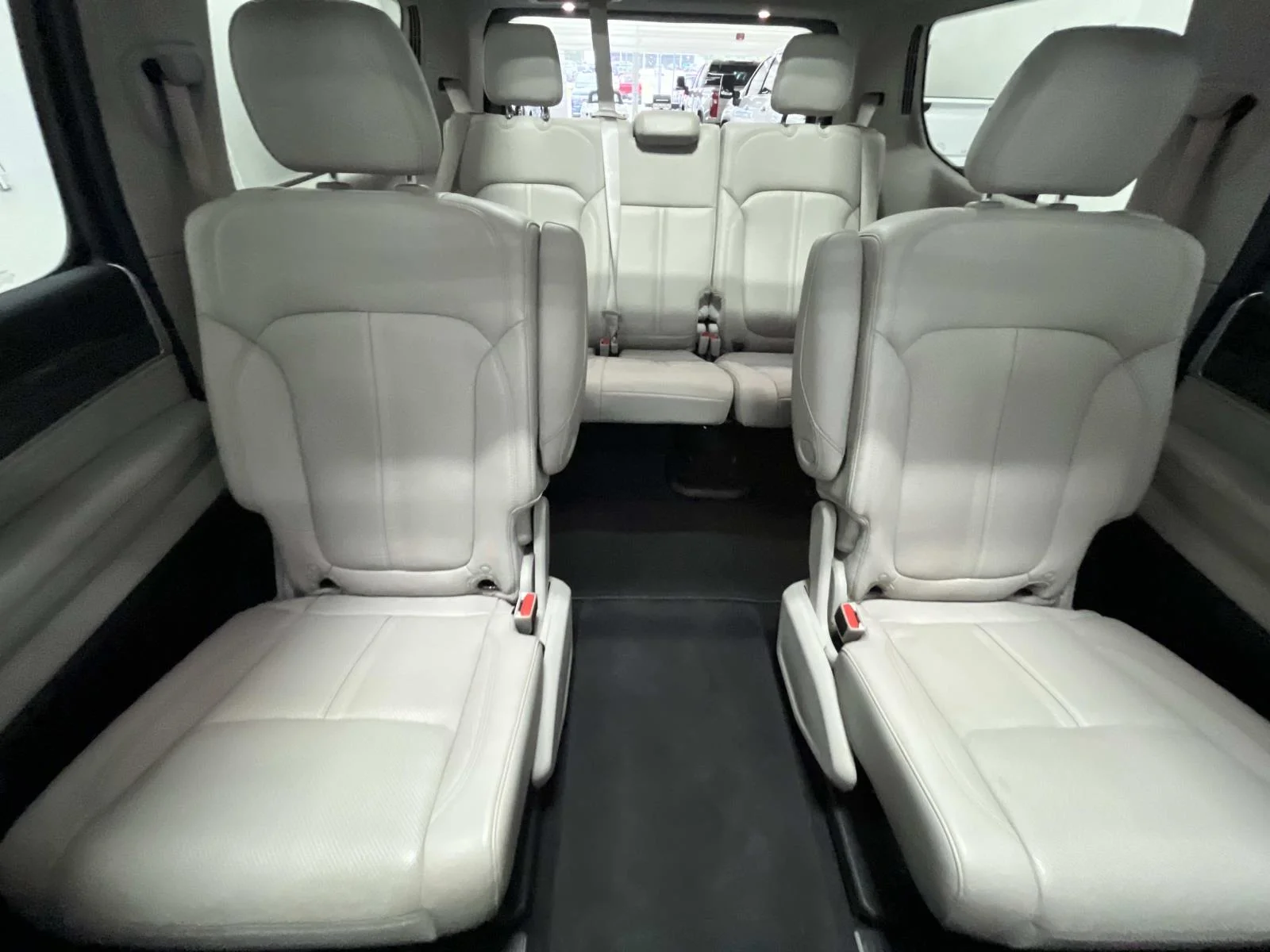 Used 2022 Bright White Clearcoat Jeep Series III 4wd 5.7L V8 1 Owner image 31