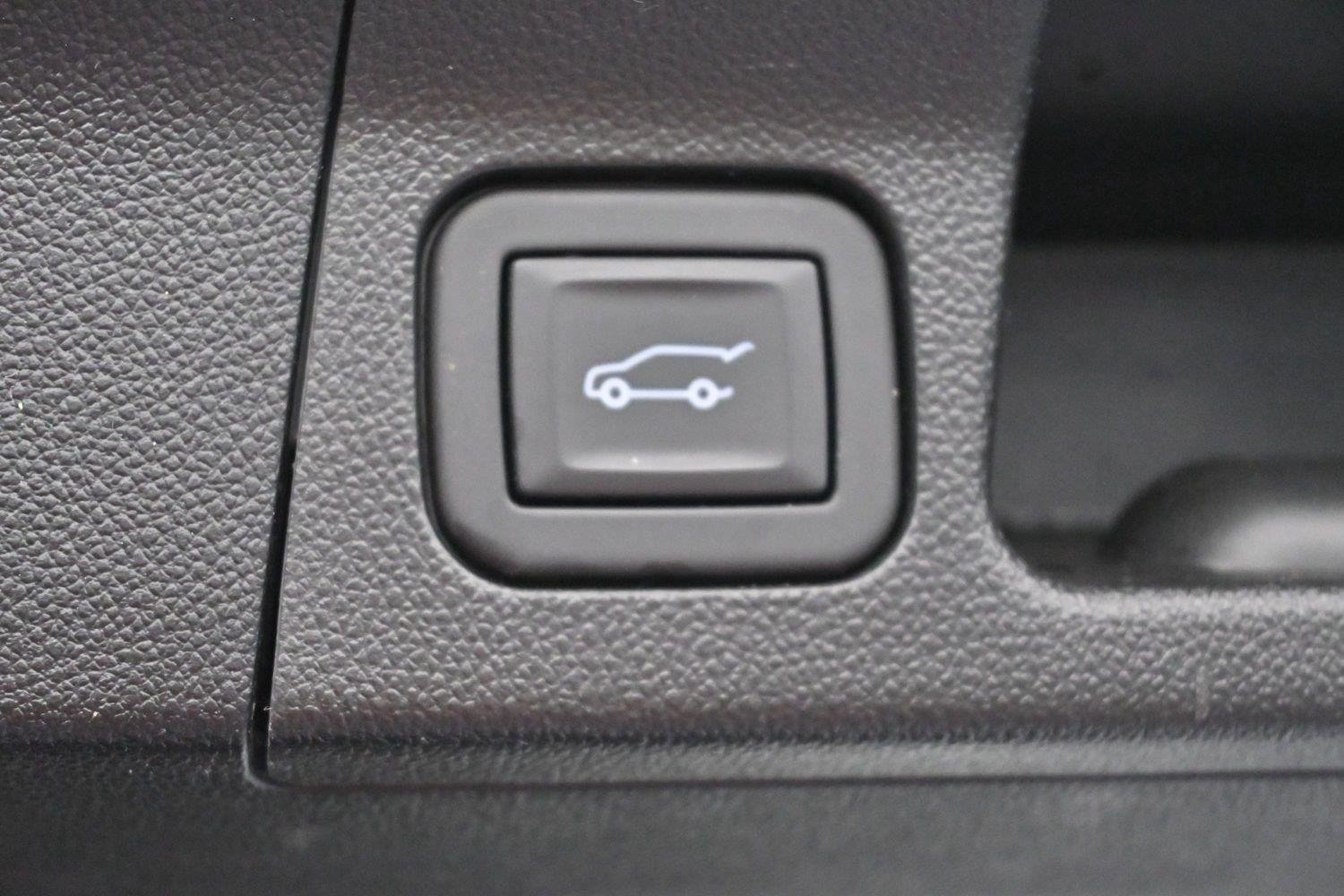Used 2023 Summit White GMC SLT image 10