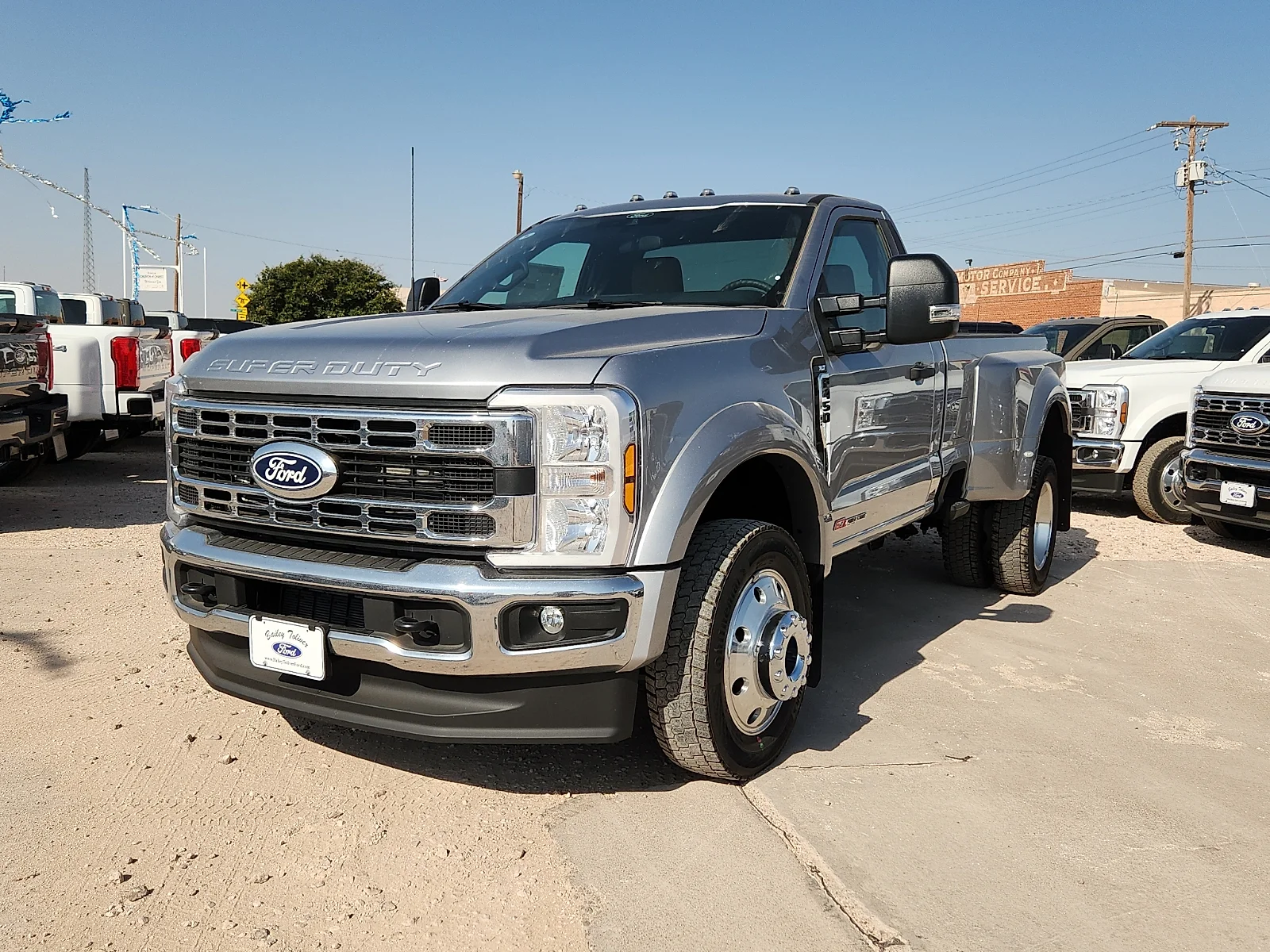 New 2027 Iconic Silver Metallic Ford XLT image 3