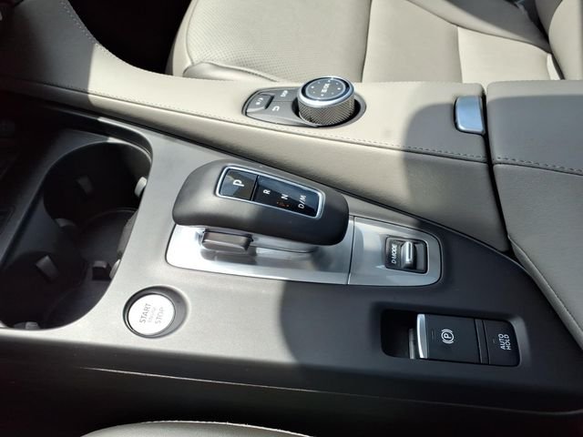 Used 2025 White INFINITI LUXE image 19