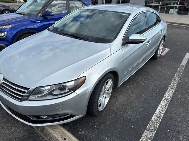 Used 2013  Volkswagen 2.0T Sport image 1