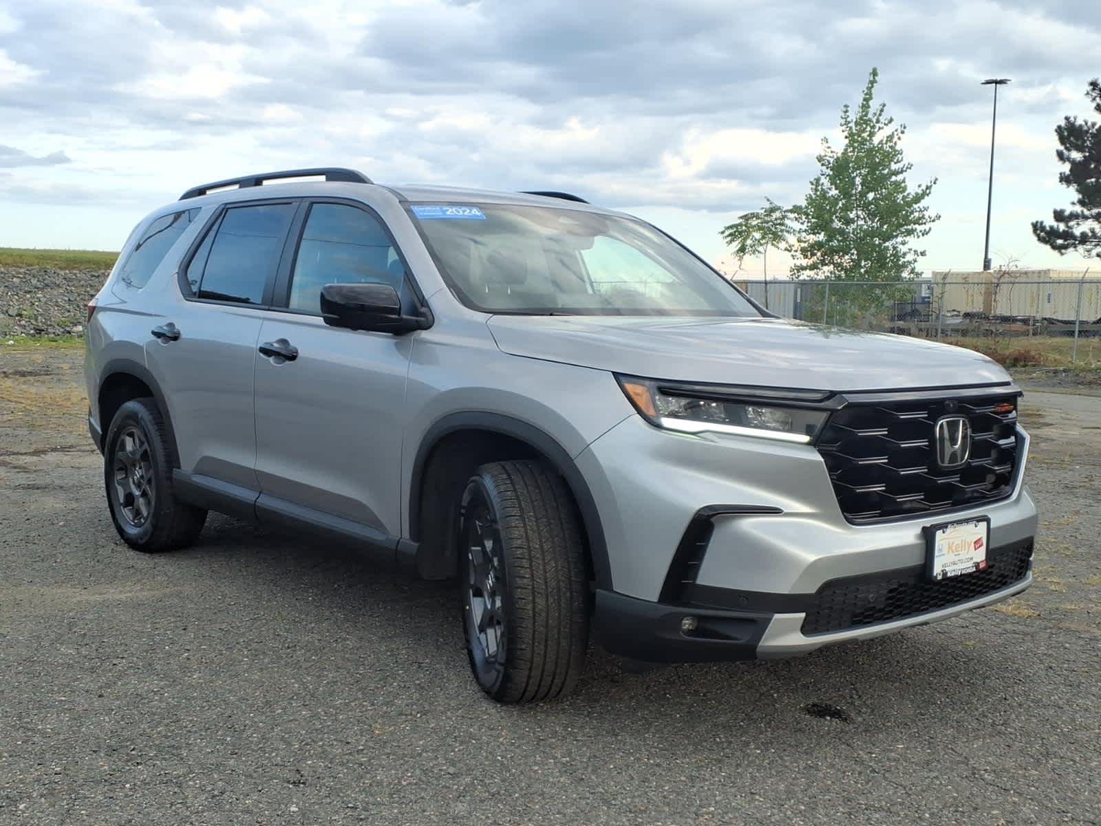 Certified Used 2024 Lunar Silver Metallic Honda TrailSport image 3