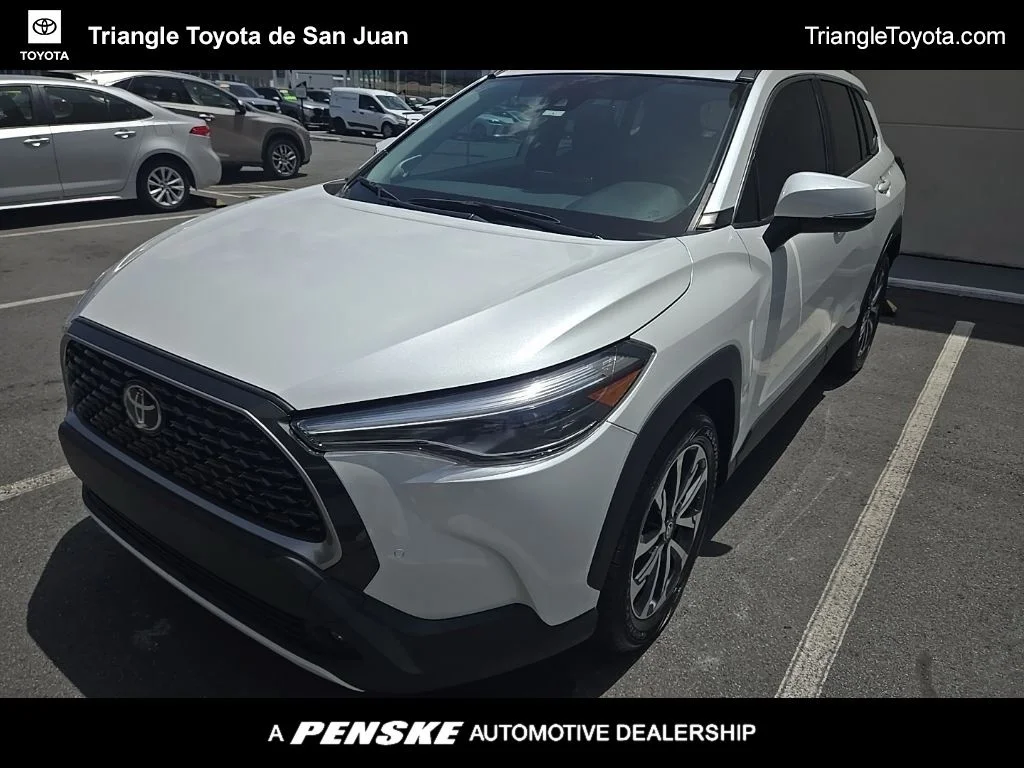 Used 2022 Beige Toyota XLE image 1