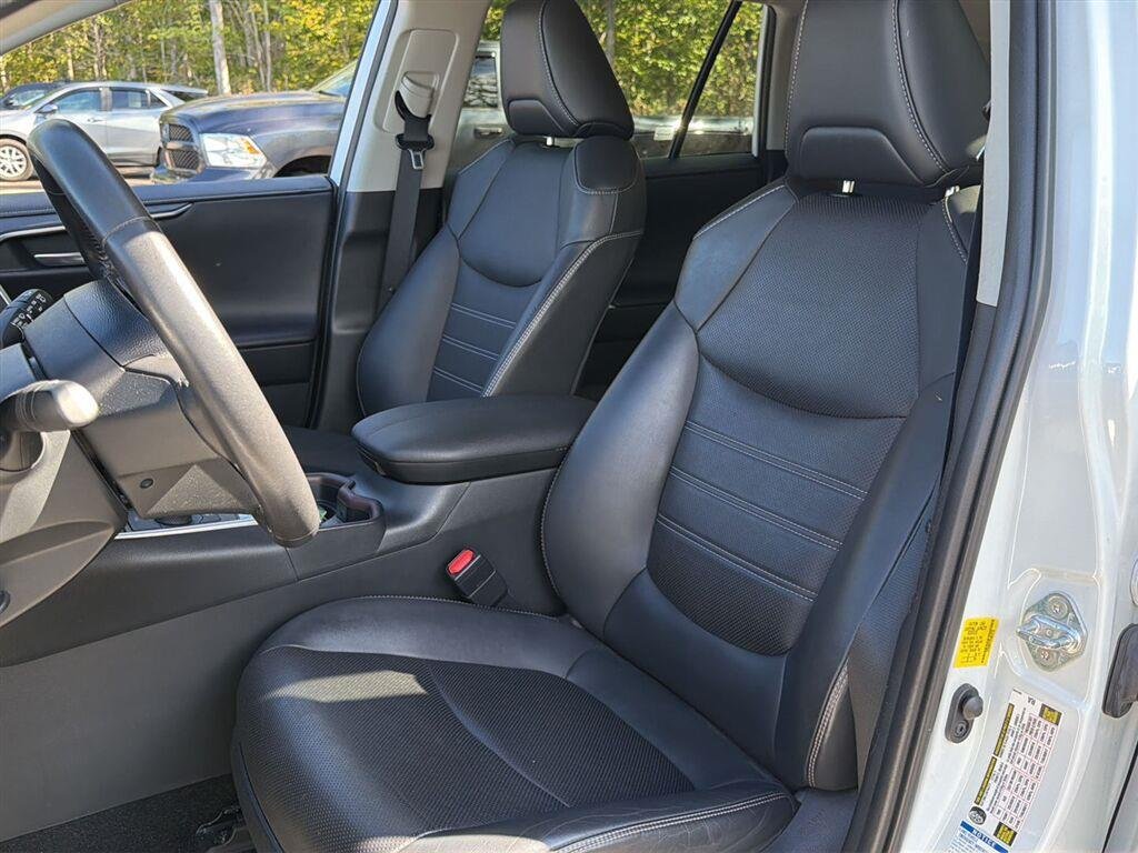 Used 2019 Blizzard Pearl Toyota Limited image 14