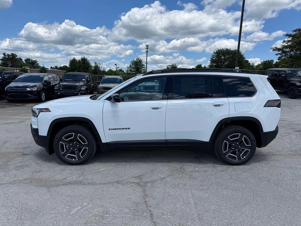 New 2026 Bright White Clear-Coat Exterior Paint Jeep Limited image 9