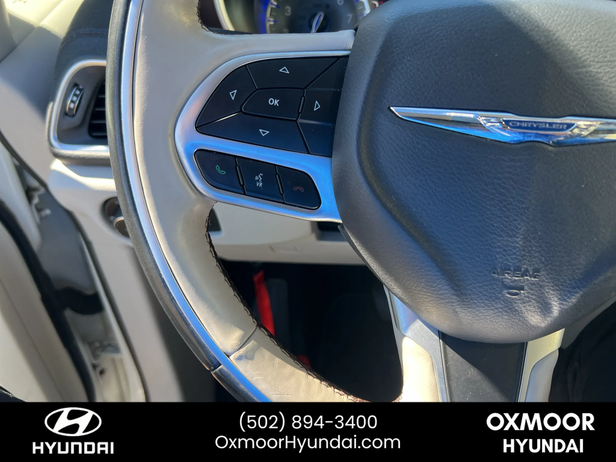 Used 2017 Bright White Clearcoat Chrysler Limited image 9