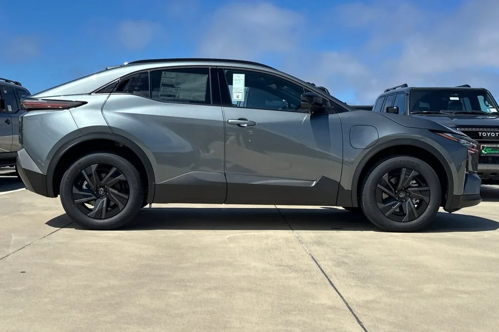 New 2026 Overcast Toyota  SE image 3