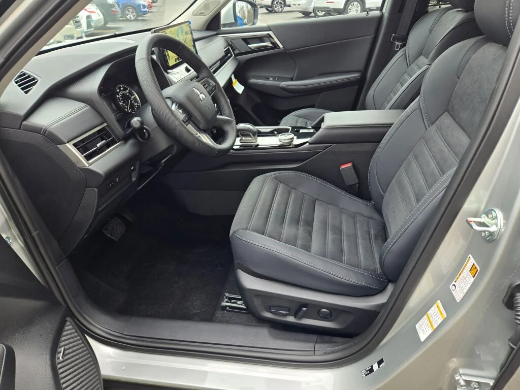 2026 Mitsubishi Outlander SE - Photo 14