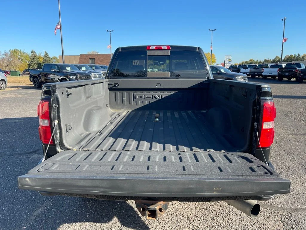 Used 2016 Black GMC Denali image 7