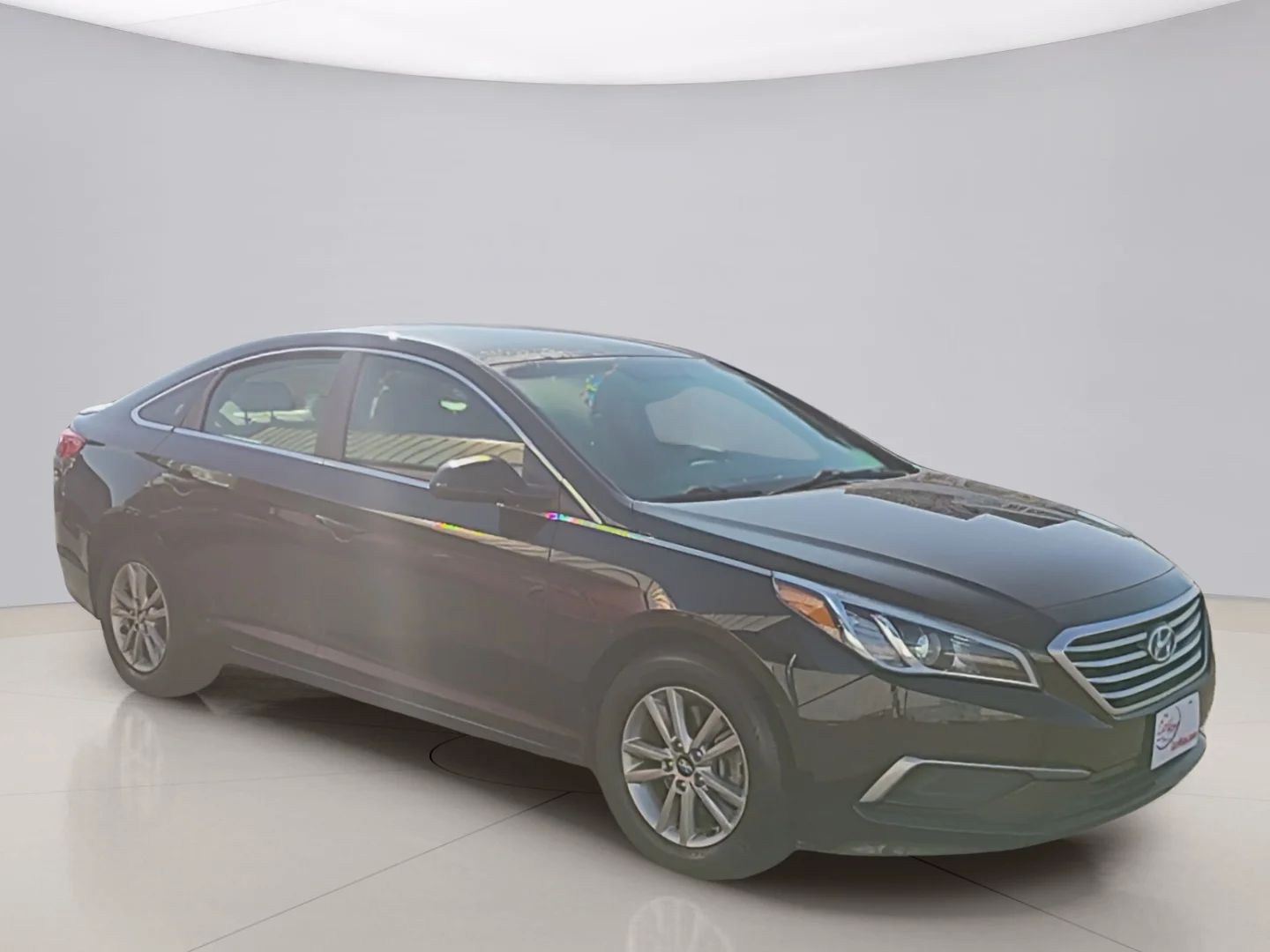 Used 2016 Black Hyundai SE image 3