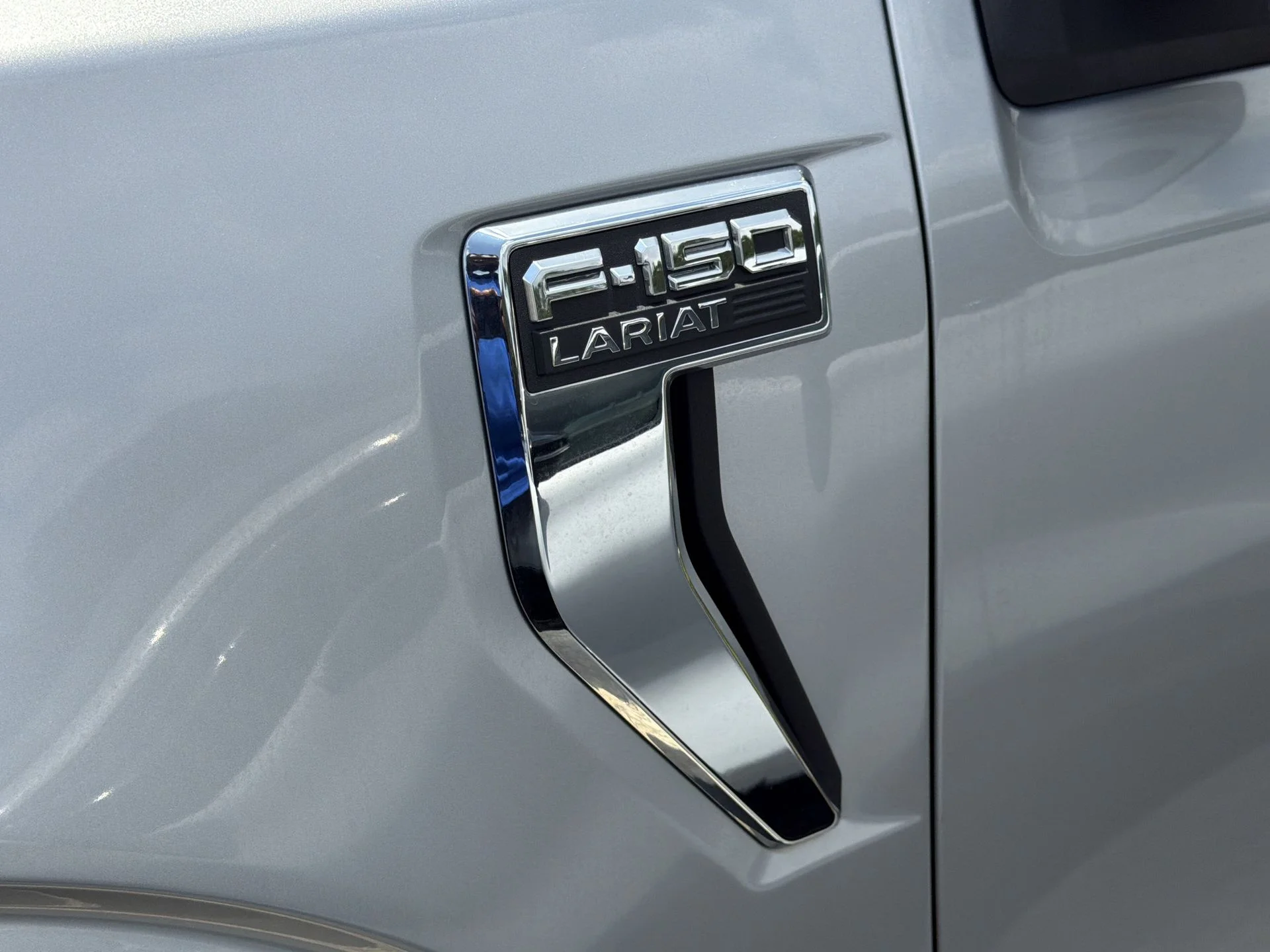 Used 2022 Silver Metallic Ford Lariat image 4