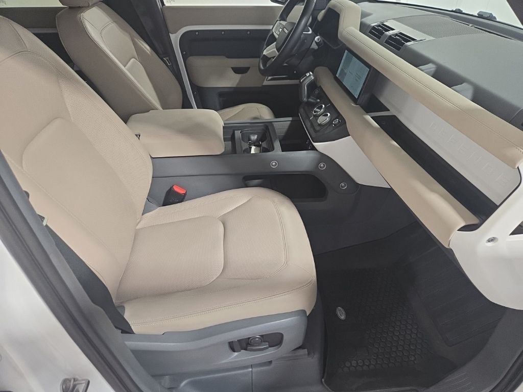 Used 2023 Fuji White Land Rover S image 22