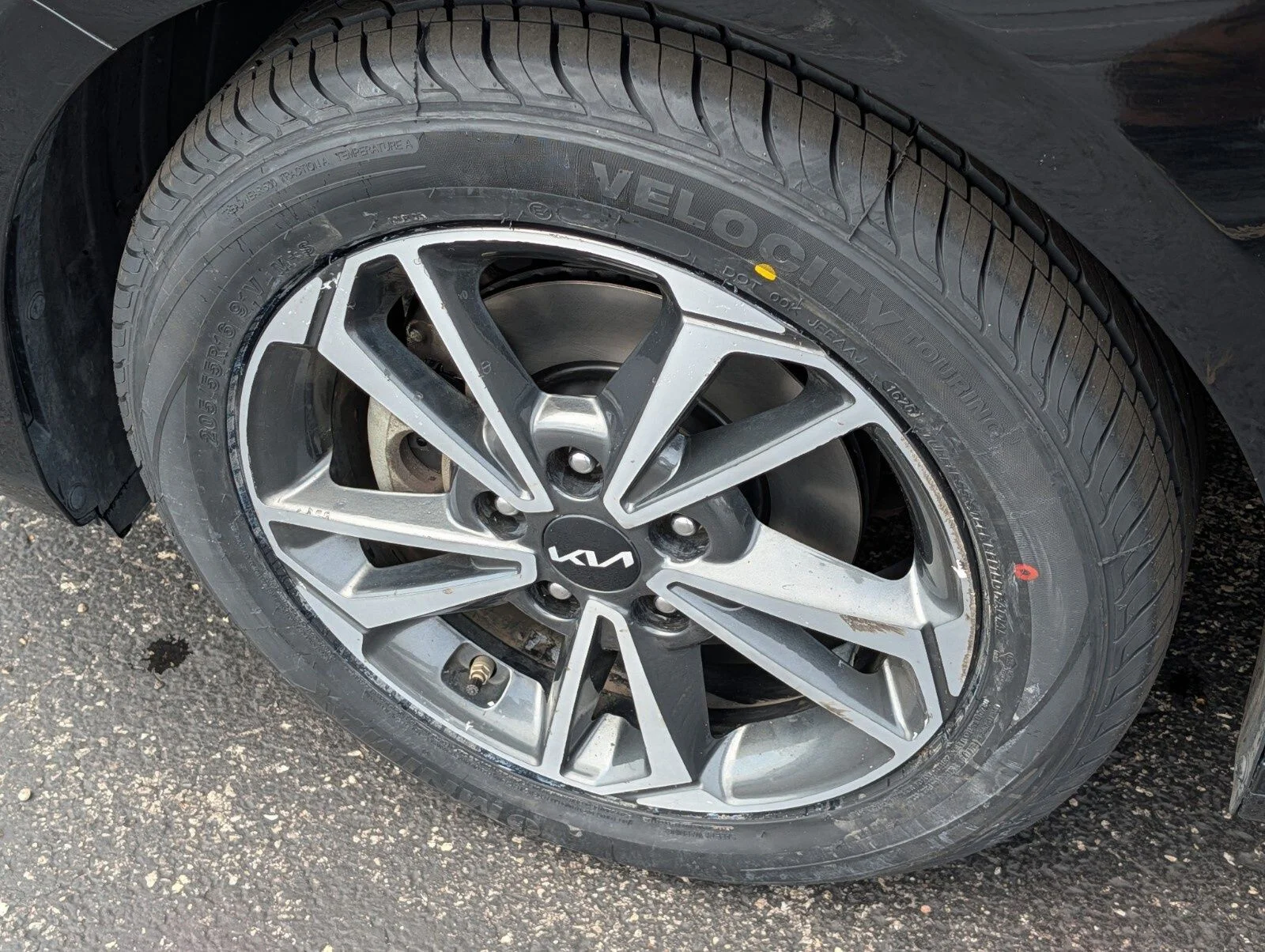 Used 2023 Black Kia LXS image 12