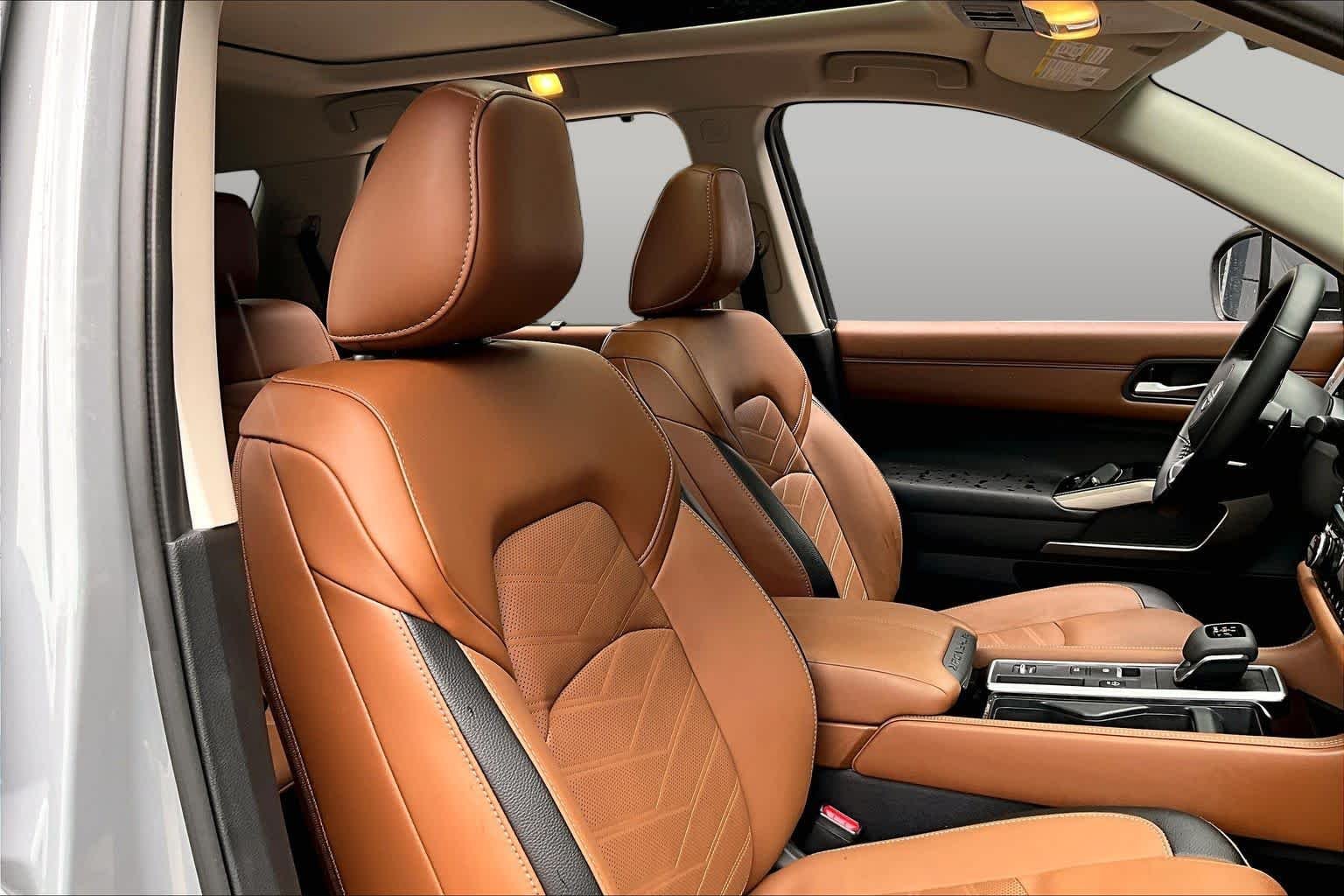 Used 2025 Boulder Gray Pearl Nissan Platinum image 9