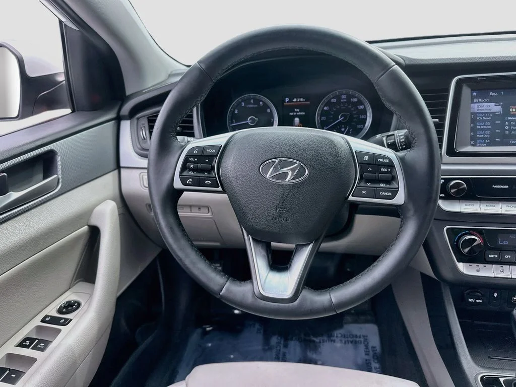 Used 2019 White Hyundai SEL image 21