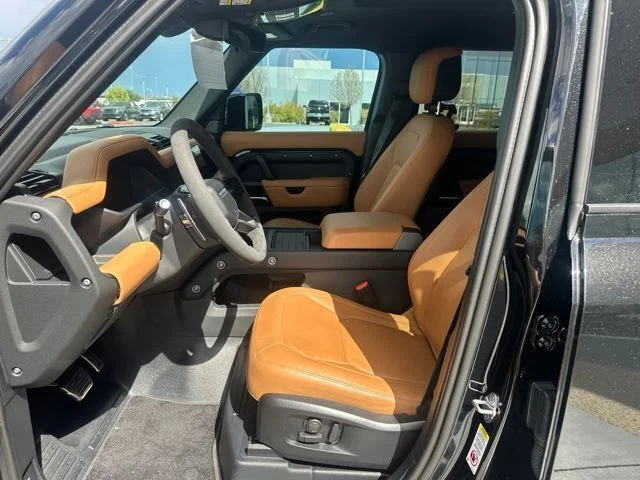 Used 2023 Black Land Rover V8 image 9
