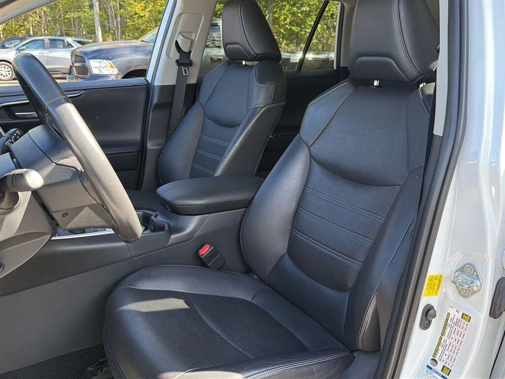 Used 2019 Blizzard Pearl Toyota Limited image 14