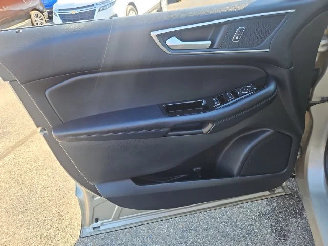 Used 2018 Gold Ford SEL image 11