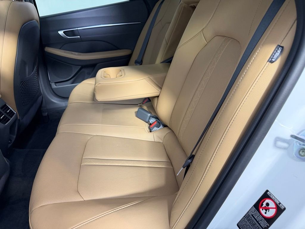 Used 2021 Quartz Hyundai Limited image 27
