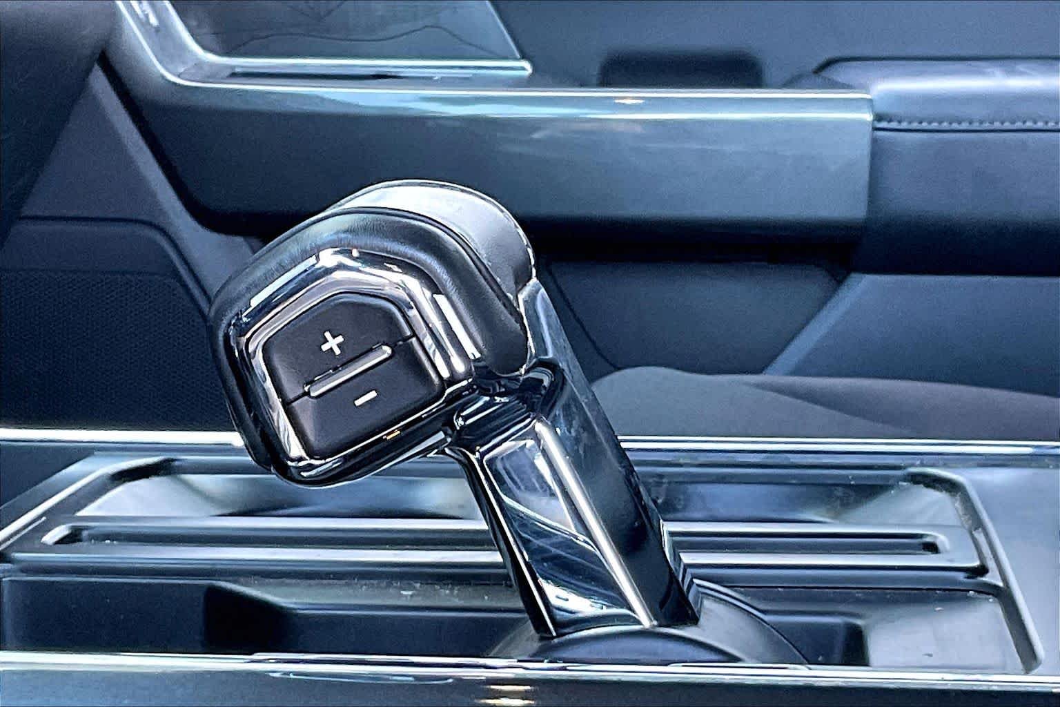 Used 2023 Agate Black Metallic Ford XLT image 28