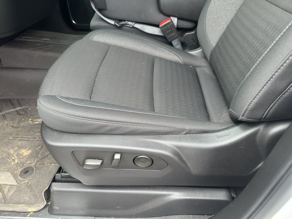 Used 2025 Summit White Chevrolet LT image 6