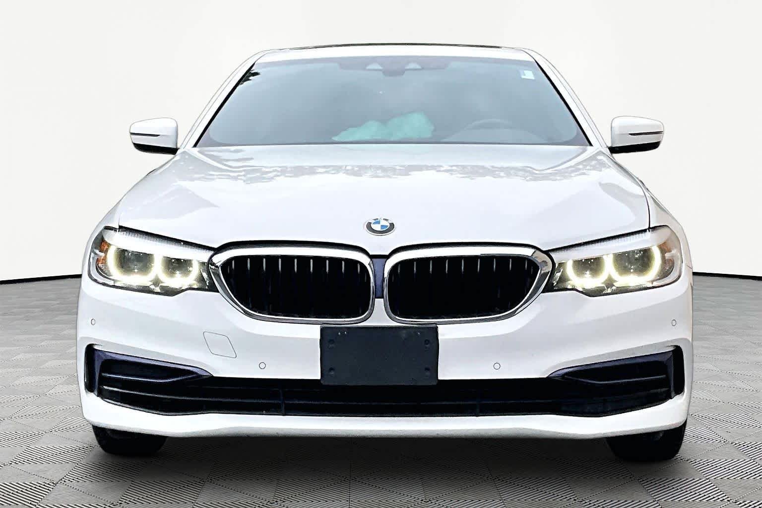 Used 2019 Alpine White BMW 540i xDrive image 4