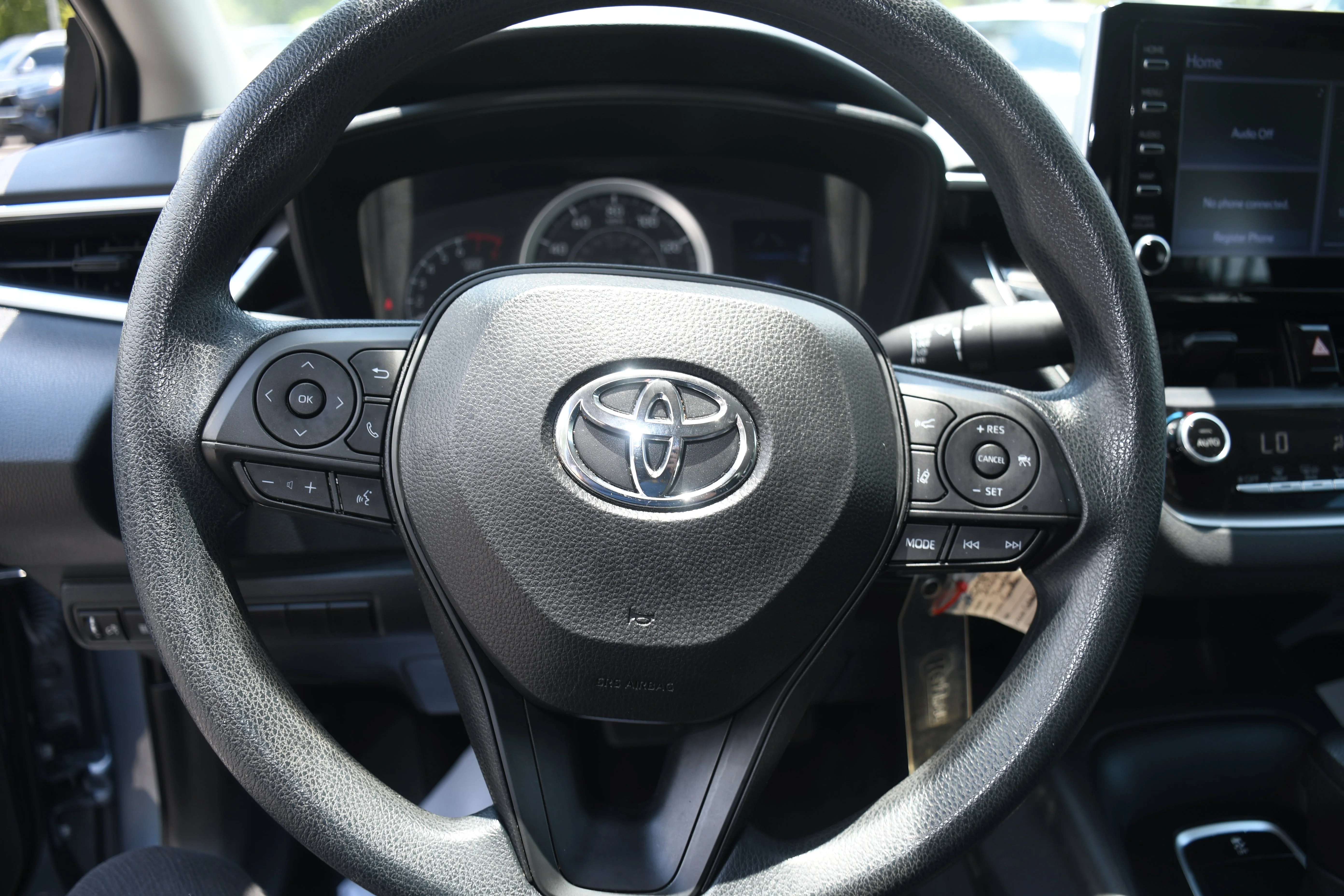 Certified Used 2020  Toyota LE image 10