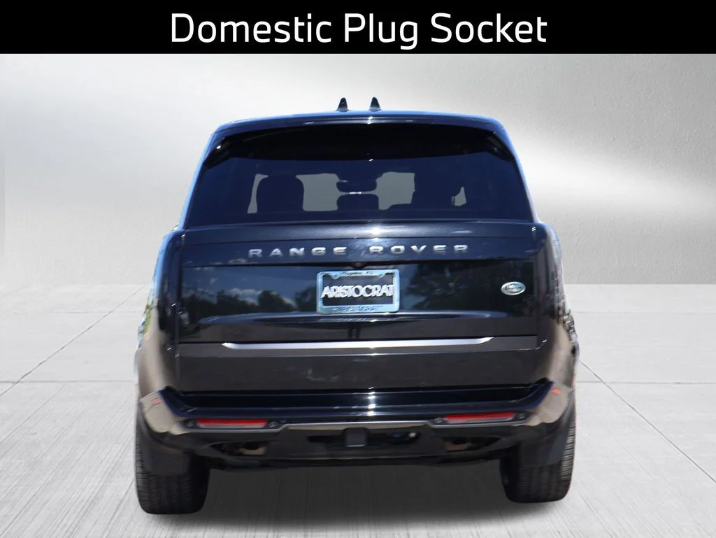 Used 2023  Land Rover SE image 7
