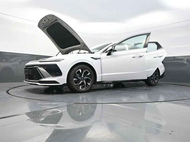Used 2025 White Hyundai SEL image 41