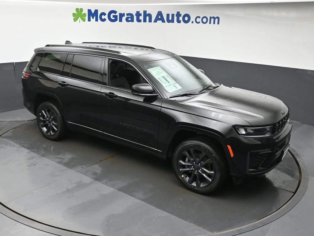 New 2026 Diamond Black Crystal Pearl-Coat Exterior Paint Jeep Limited Reserve image 3